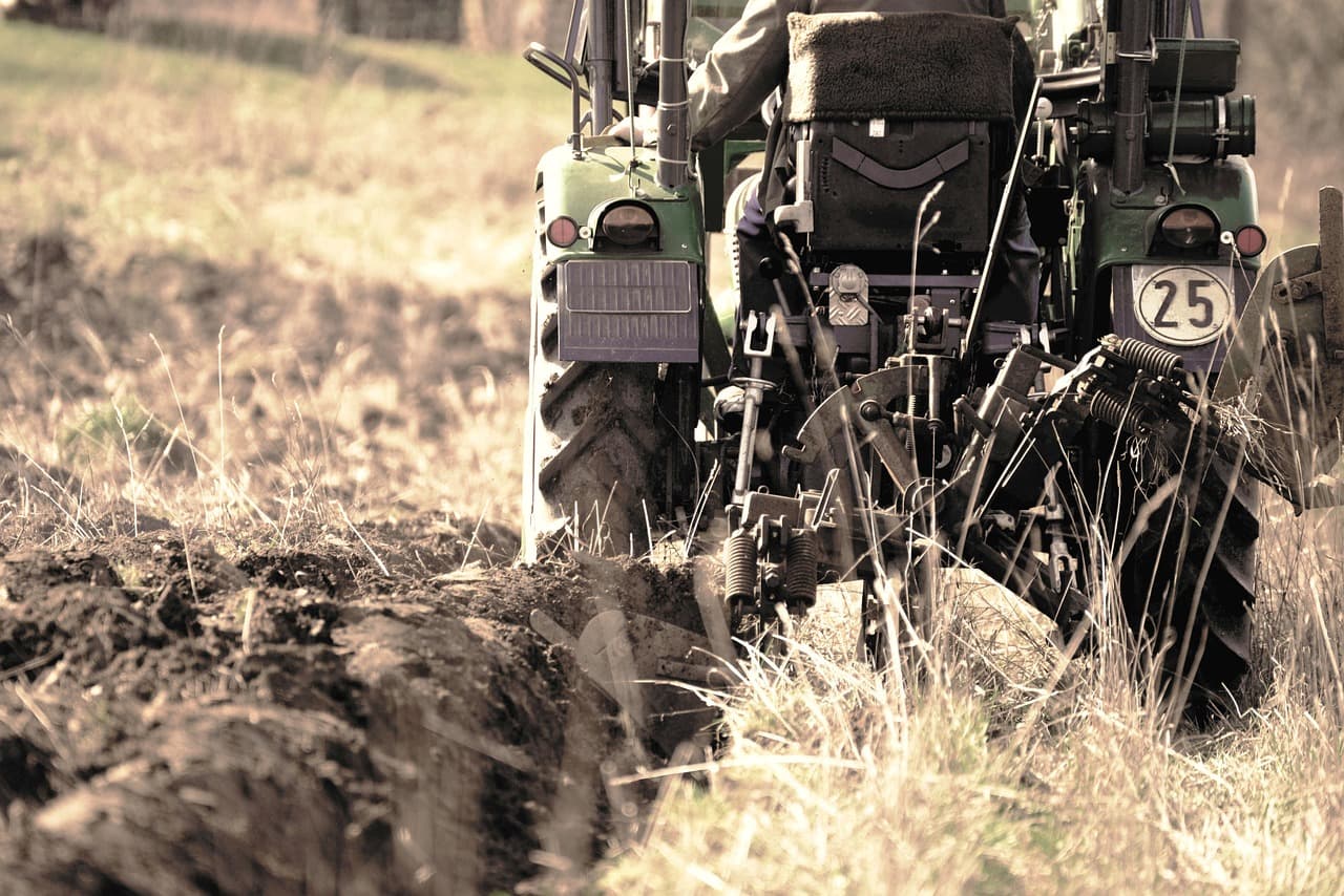 Comment réduire les coûts liés aux pièces agricoles en 2026